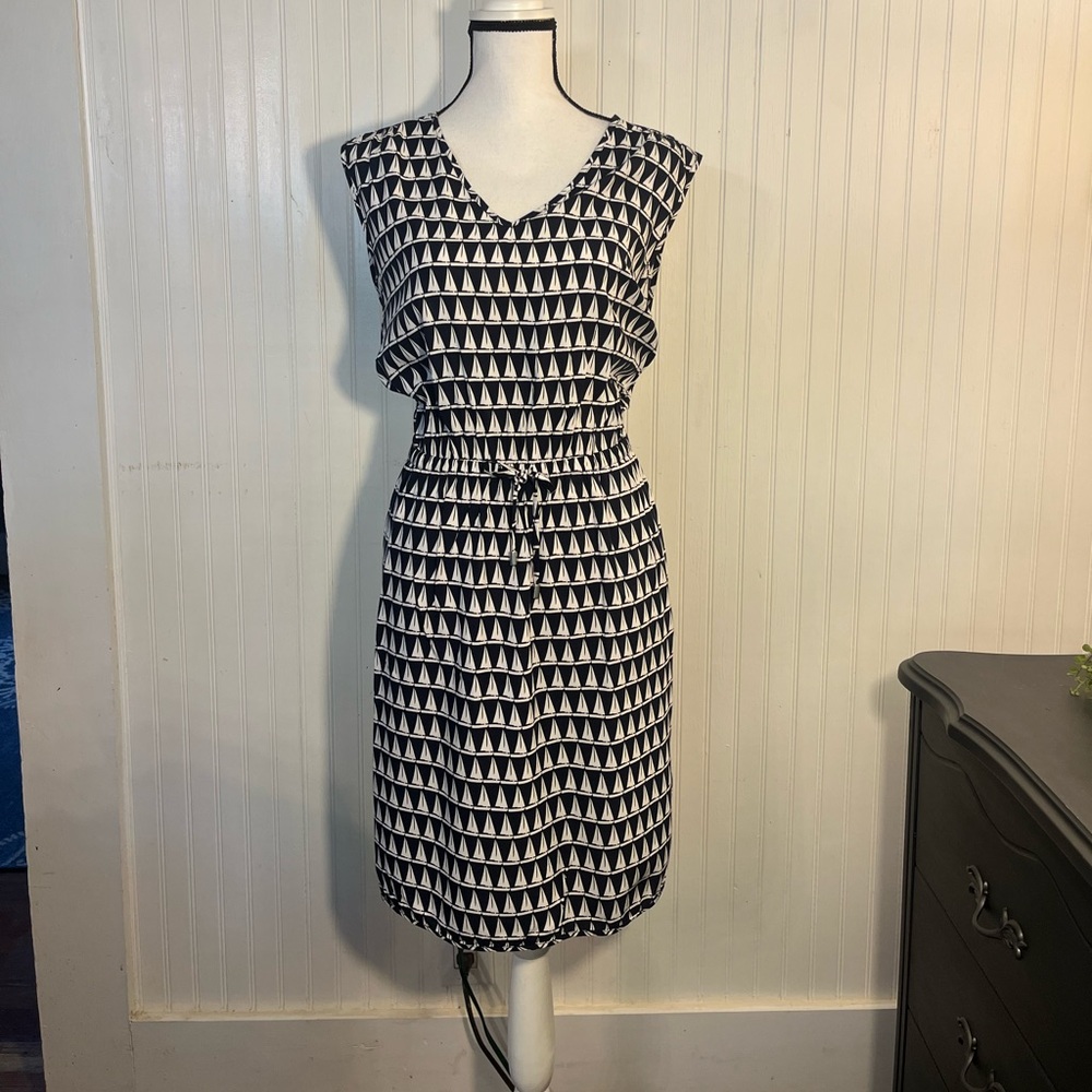 GAP Navy and White Triangle Print Midi Dress